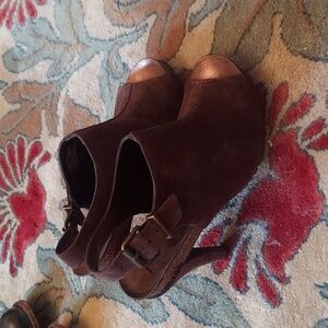 Kenneth Cole Suede heels
